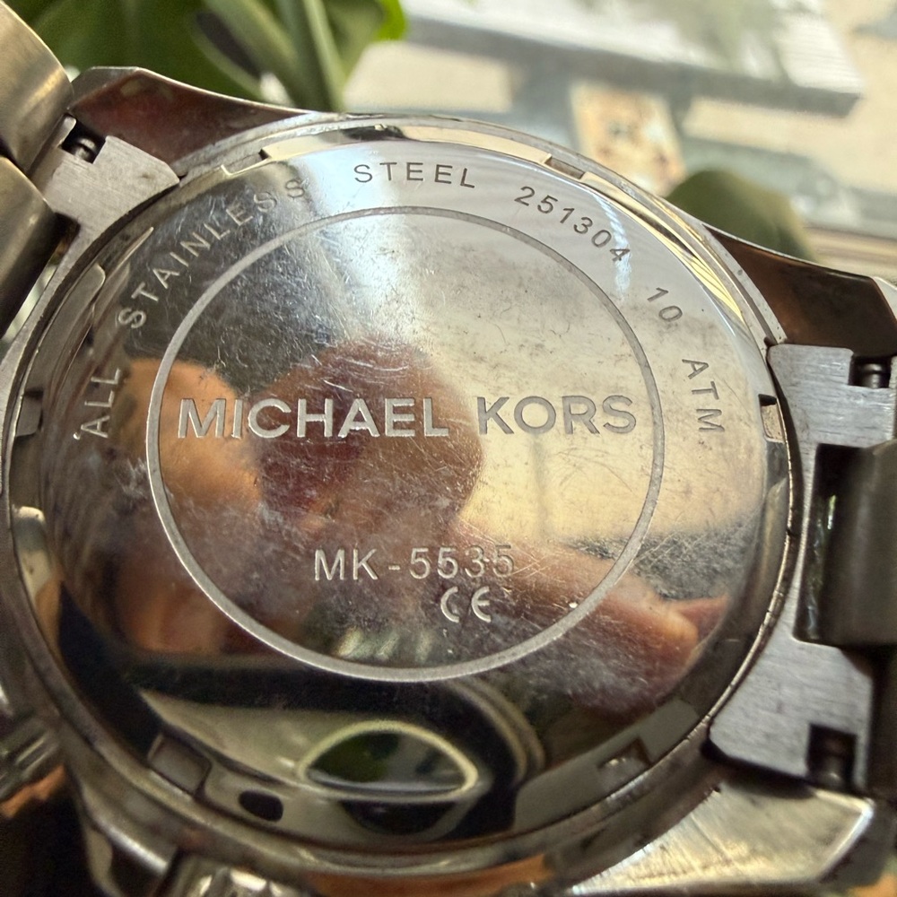 Michael Kors Womens Silver Watch Roman Numerals - Picture 3 of 5